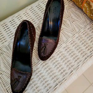 Gucci Brown Suede Heels - with Leather wip-stick trim - size 9B